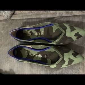 Women’s rothy flats . Camp print . Never worn